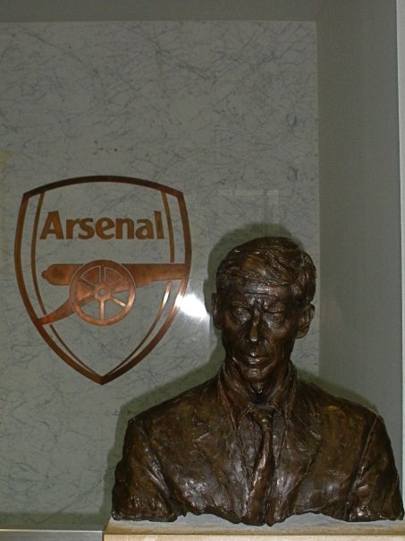 Arsene Wenger Statue